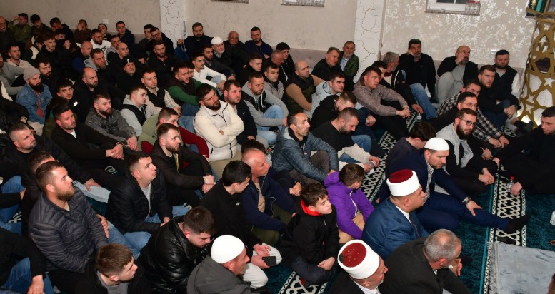 Nata e kadrit në xhaminë e fshatit Tuhin