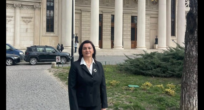 Deputetja Valbona Adili Emini foto nga Bukureshti