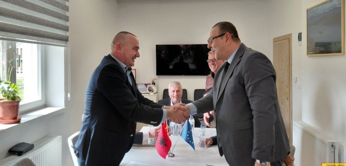 Binjakëzohen komuna e Pustecit dhe ajo e Kërçovës