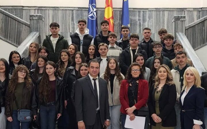 Nxënësit e SHMK “Drita” nga Kërçova vizitojnë Kuvendin e Maqedonisë