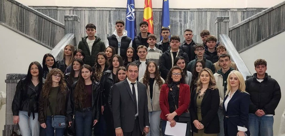 Nxënësit e SHMK “Drita” nga Kërçova vizitojnë Kuvendin e Maqedonisë
