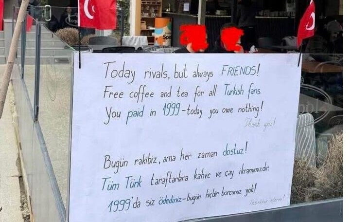 Prishtinë: Kafe dhe çaj falas për tifozët turq në ditën e finales historike të Kosovës (VIDEO)