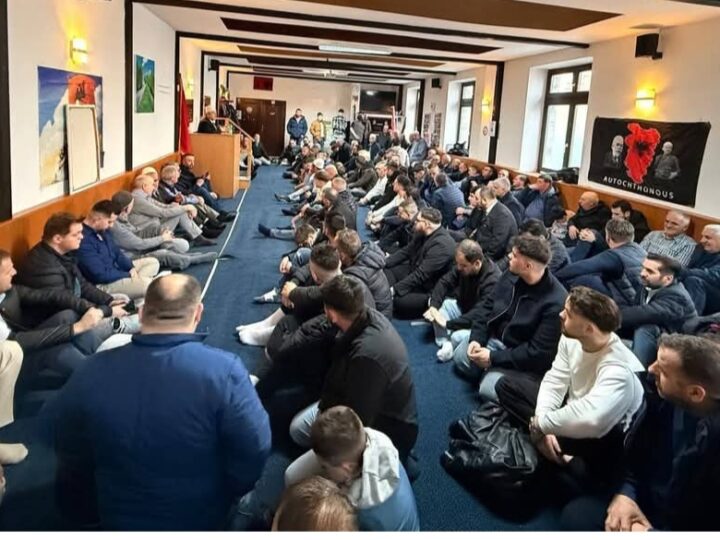 Bajrami u festua nga kërçovarët kudo që ndodhen