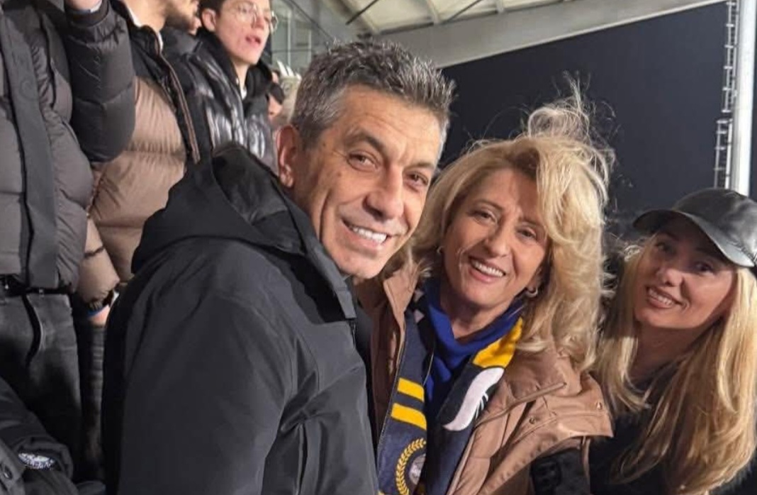 Izet Mexhiti me Shkurte Fejzen duke e mbështet  Kosovën