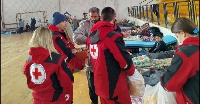 Familjet e prekura nga vërshimet në Kërçovë mbeten në kushte të vështira