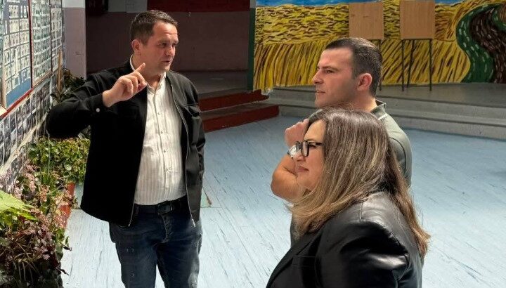 Drejtori I shkollës  nga Nju Jorku viziton shkollën “Rexhë Rushit Zajazi”