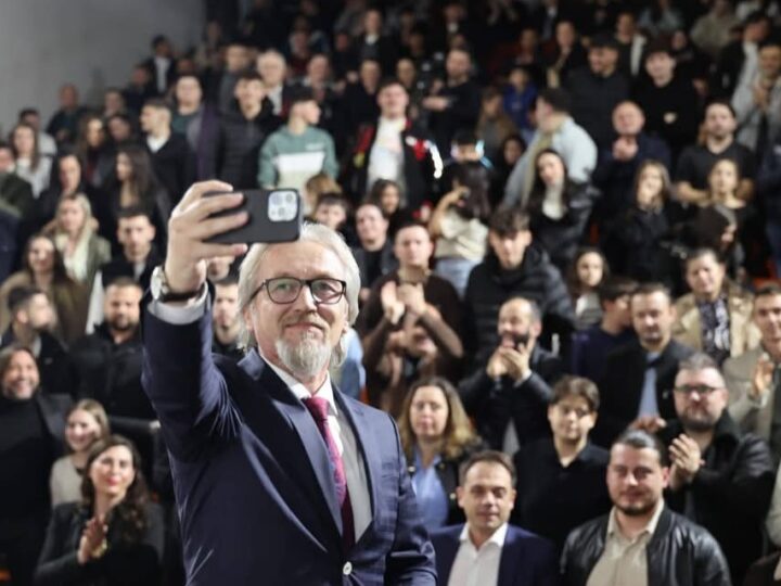 Ministri Fatmir Limani takim me rininë e Kërçovës