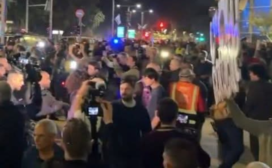 Protesta në Tel Aviv: “Netanyahu është kërcënimi më i madh për ekzistencën e Izraelit”