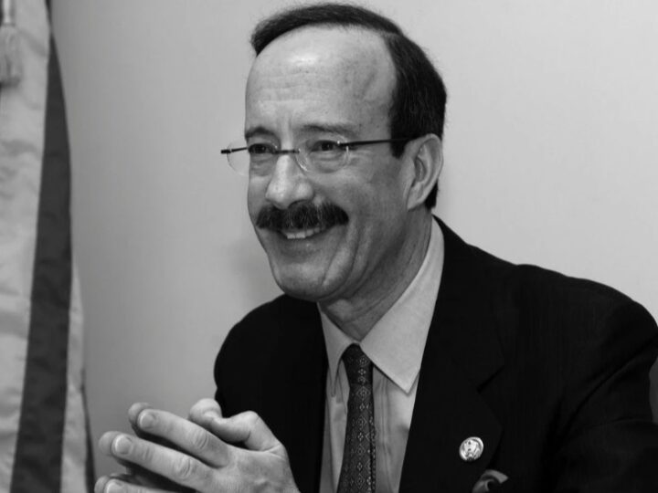 Vdes ish-kongresisti Eliot Engel. Miku i shqiptarëve