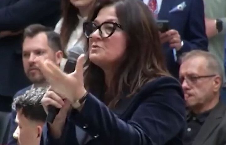 Mërgimtarja i bën horr politikanët në Samitin e diasporës ! (VIDEO)