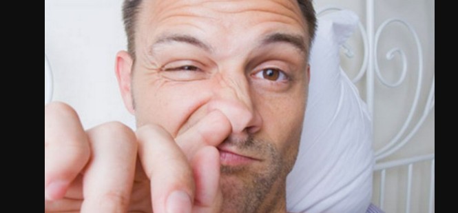 Futja e gishtit në hundë mund të dëmtojë trurin !?