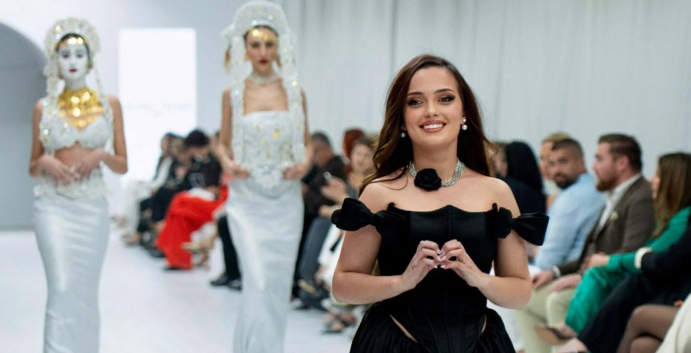Kërçovarja Delfina Dehari sjell “Rrënjët” në modën bashkëkohore