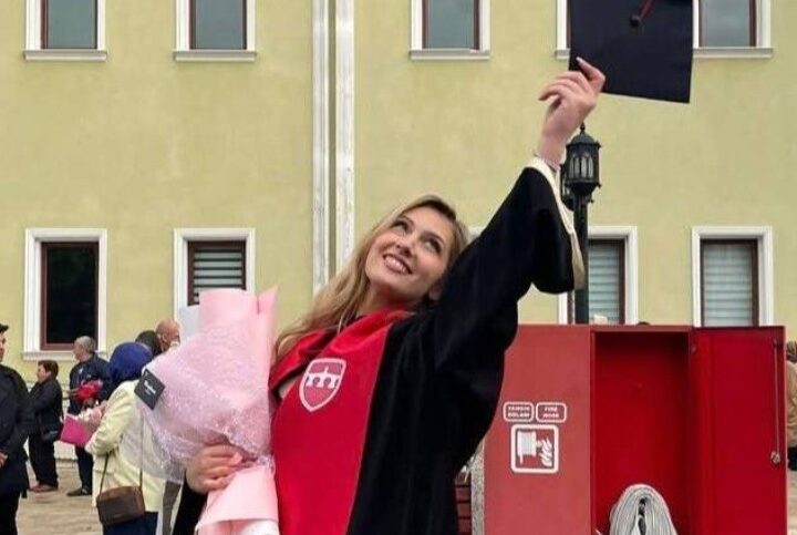 Urime: Kërçovarja Liza Zenku shpallet “Best Student” në IBU – shembull suksesi dhe përkushtimi