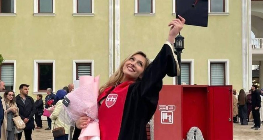 Urime: Kërçovarja Liza Zenku shpallet “Best Student” në IBU – shembull suksesi dhe përkushtimi