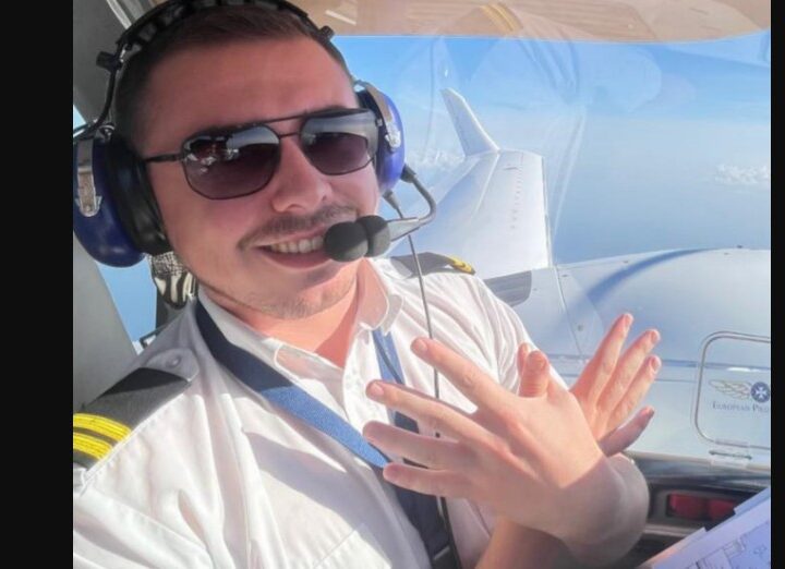 Piloti ka kërkuar leje për ulje në gjuhën Shqipe
