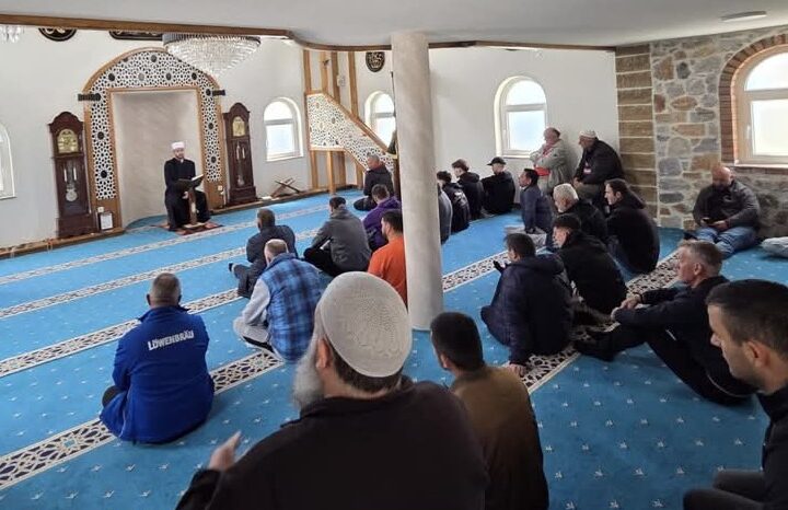 Shoqata Humanitare e fshatit Qafë falenderon Myftinin e Kërçovës