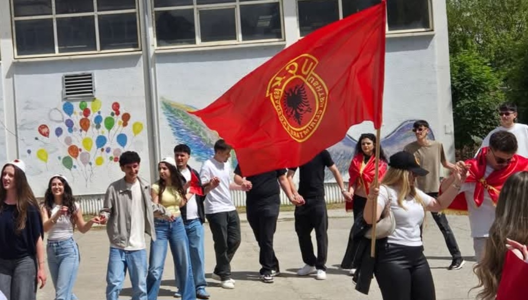 Kërçovë: Maturantët festuan në oborrin e gjimnazit pa asnjë incident