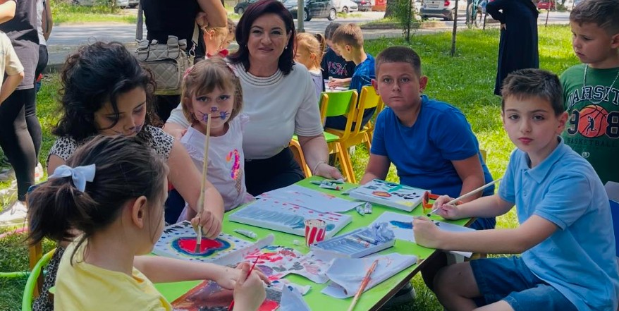 Deputetëja Valbona Adili Emini: Gëzuar 1 Qershorin të gjithë fëmijëve!