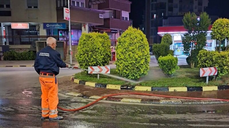 Kërçovë: Vazhdon freskimi i qytetit gjat natës