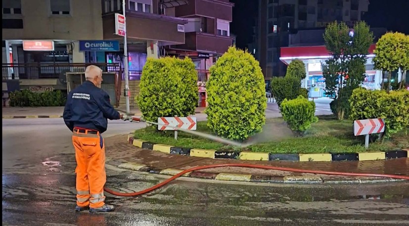 Kërçovë: Vazhdon freskimi i qytetit gjat natës