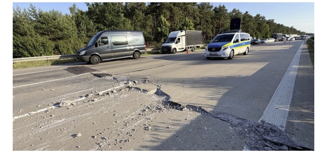 Vapa ekstreme çan autostradën A2 në Gjermani, mbi 20 automjete dëmtohen
