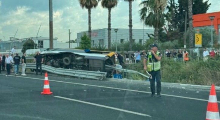 Aksident i rëndë ! Përmbyset autobusi, humbin jetën dy persona