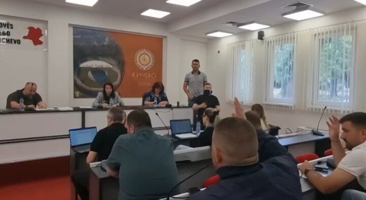 Përplasje në Këshillin e Kërçovës ! (VIDEO)