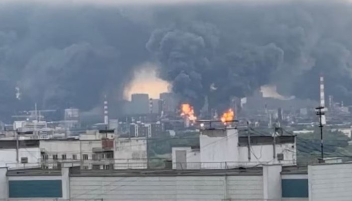 Dronët e Ukrainës shkrumbojnë Moskën !