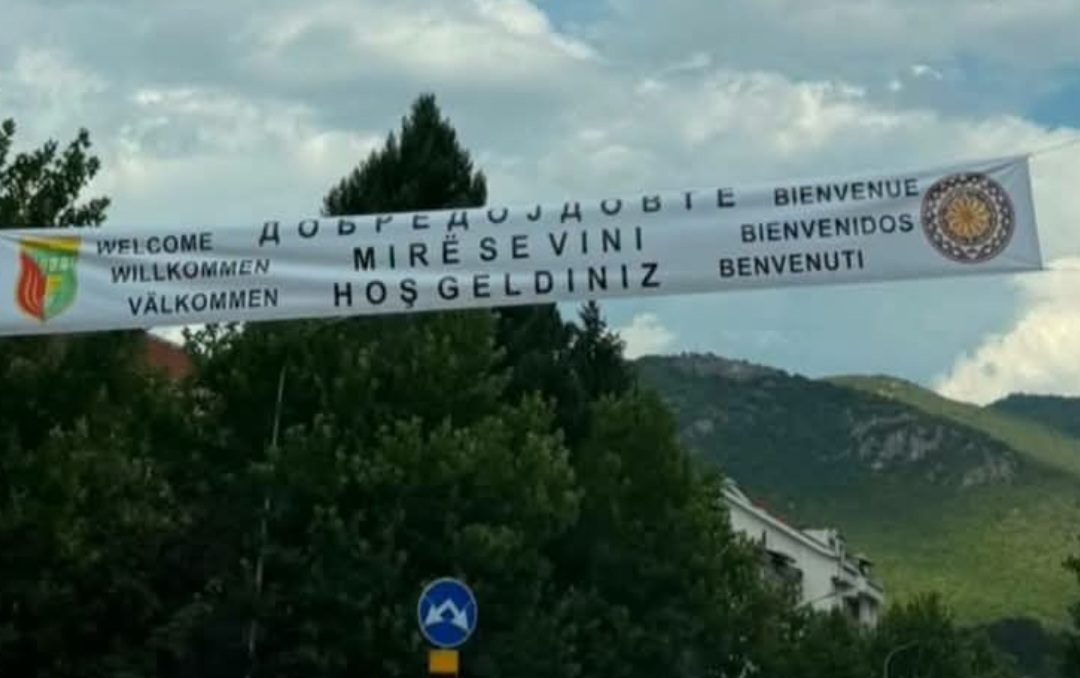 Kërçovë: Hiqen banderollat “Mirë se vini mërgimtarë”! Por..?