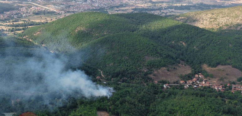 Zjarr shpërtheu në fshatin Dolencë të Kërçovës !