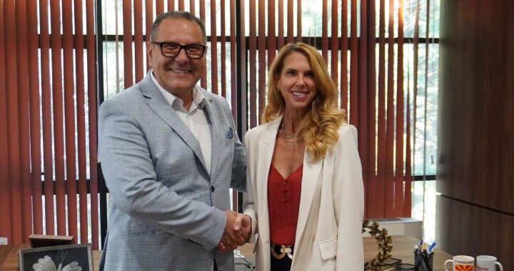 Ambasadorja e Amerikës viziton Kërçovën
