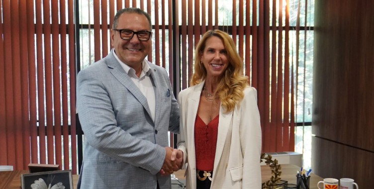 Ambasadorja e Amerikës viziton Kërçovën