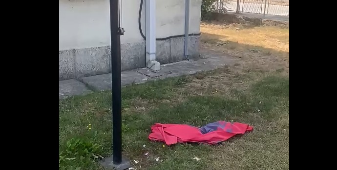 Kërçovë: Flamuri shqiptar i hedhur në tokë në hapësirat e Komunalecit ? (VIDEO)