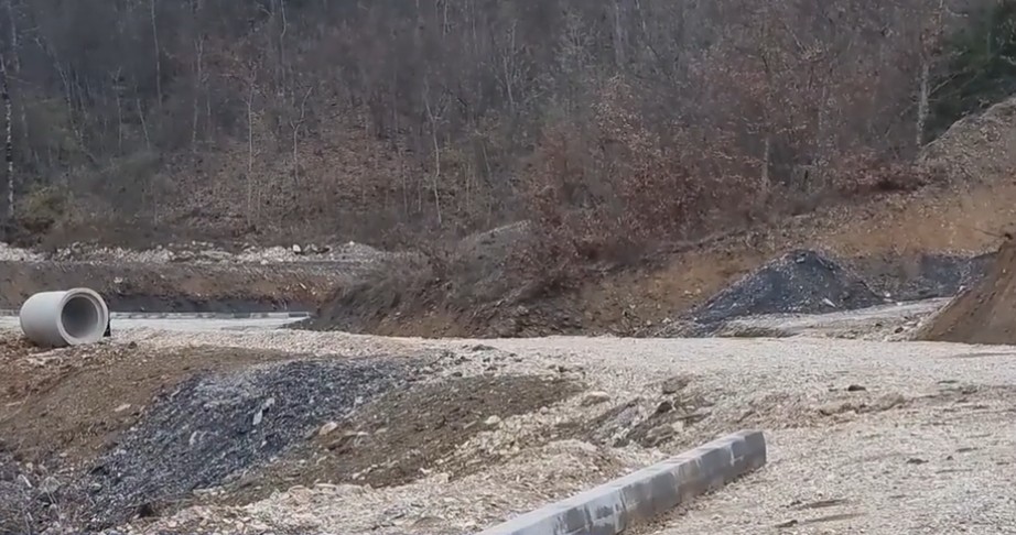 Rrugës  Kërçovë – Dibër nuk i shihet fundi ! (VIDEO)