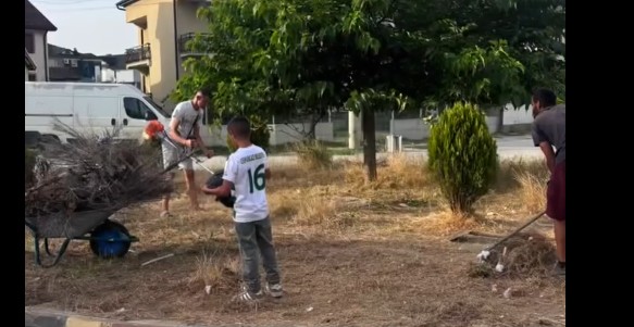 Banorët e Balla Mëhallës i dalin përpara neglizhencës: “Po bëjmë punën e atyre që duhet të kujdesen!” (VIDEO)