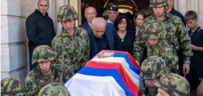 Krimineli Ratko Mlladiq, u varros me nderime shtetërore !