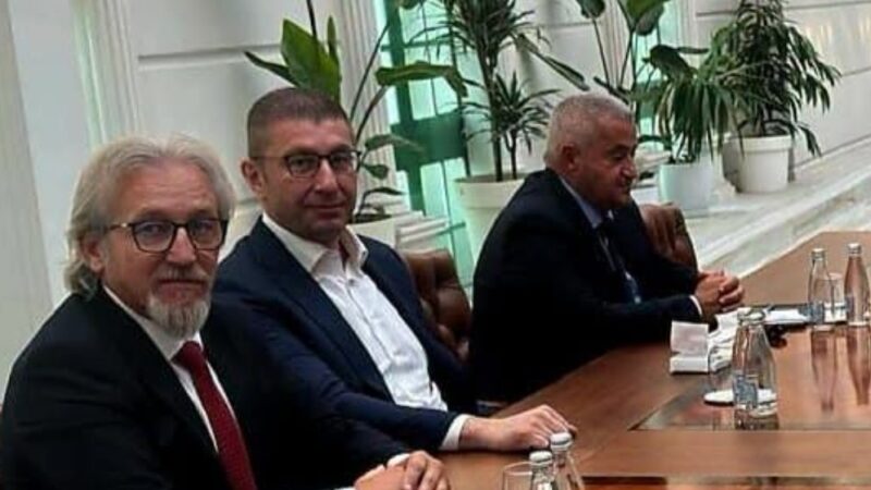 Pse Mickoski e mban pranë ish ministrin Fatmir Limani ?