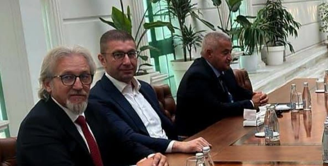 Pse Mickoski e mban pranë ish ministrin Fatmir Limani ?