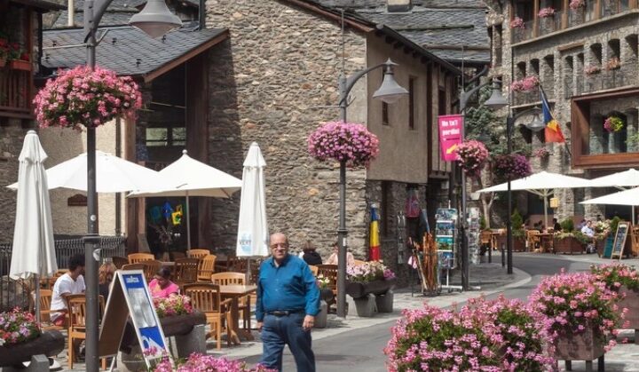 Një vend i vogël evropian hap dyert për të huajt, paga mesatare është pothuajse 3,000 euro ?