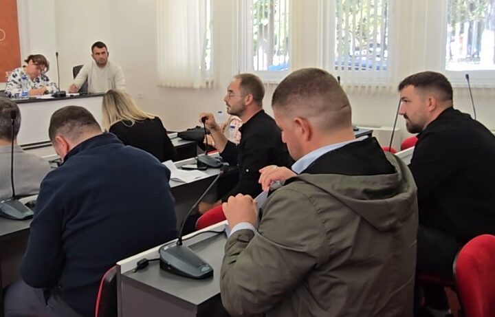 Tensione në këshillin e Komunës së Kërçovës !