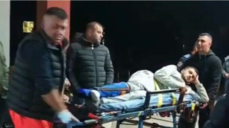 Protestuesi i lënduar tek Trauma: Policët më këputën këmbën !