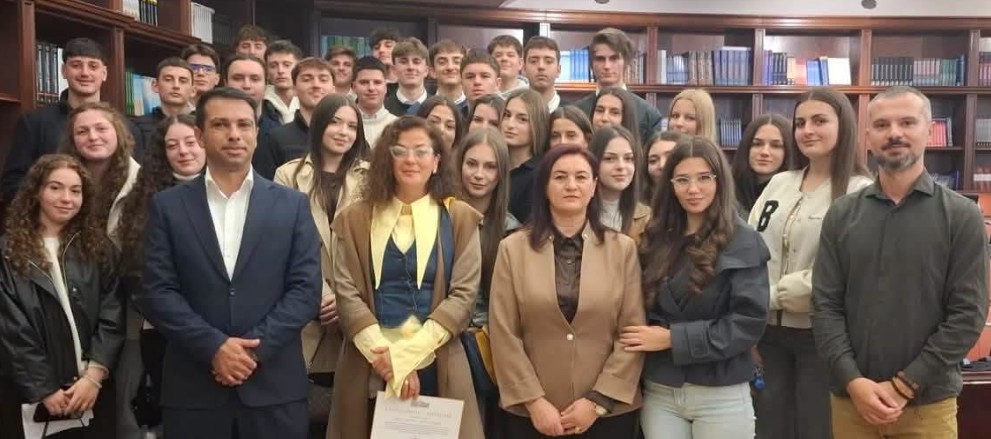 Nxënësit nga gjimnazi i Kërçovës vizitë Parlamentit