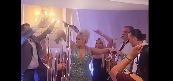 Bebe Rexha e kall në dasëm ! (VIDEO)