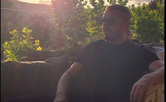 Kush është juristi Kujtim Limani që shkruajti këngën legjendare Uskana Marshon ?