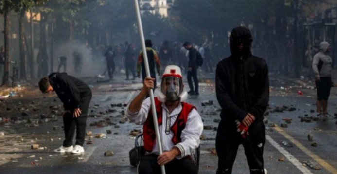 Cfarë i bashkon protestuesit në Tiranë ?