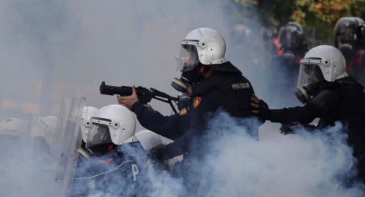 Protestat e dhunshme, reagon Ambasada e Zvicrës në Tiranë !