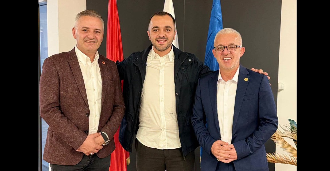 Shkodran Alili në një fotografi me dy figura të njohura të kombit shqiptar!